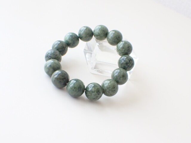 パイロクシナイトブレスレット