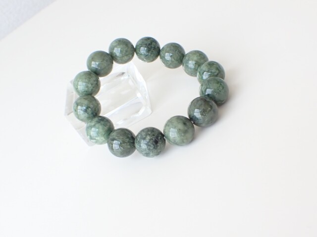 パイロクシナイトブレスレット