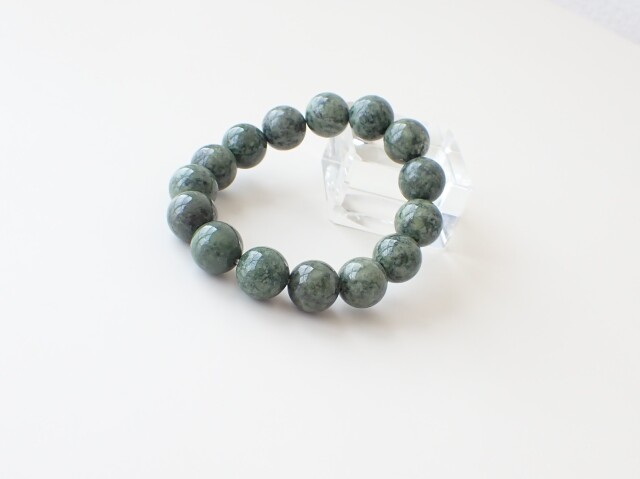 パイロクシナイトブレスレット