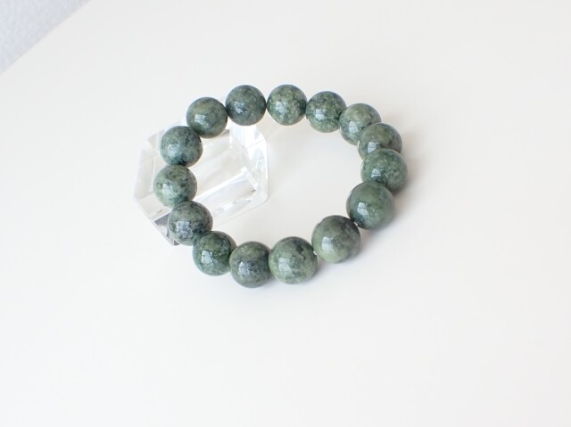 パイロクシナイトブレスレット