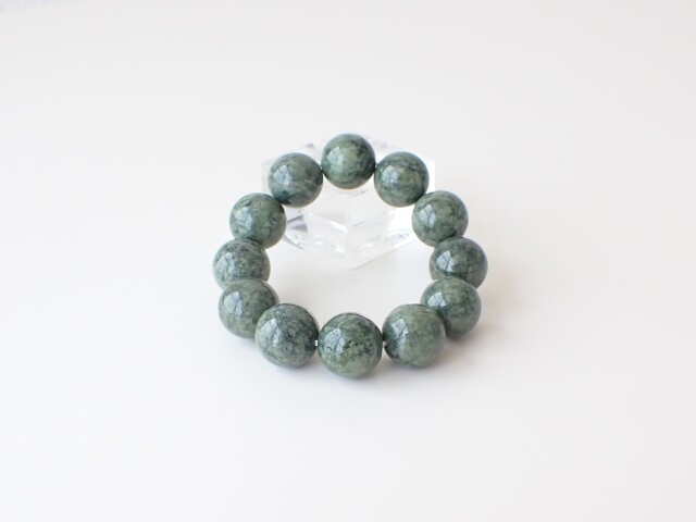 パイロクシナイトブレスレット