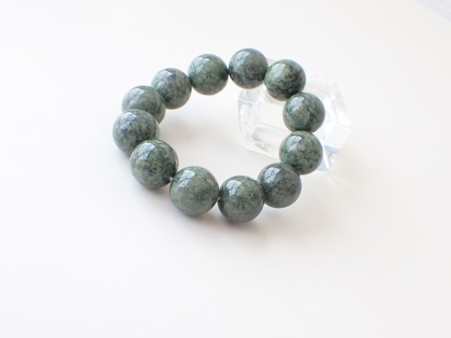 パイロクシナイトブレスレット