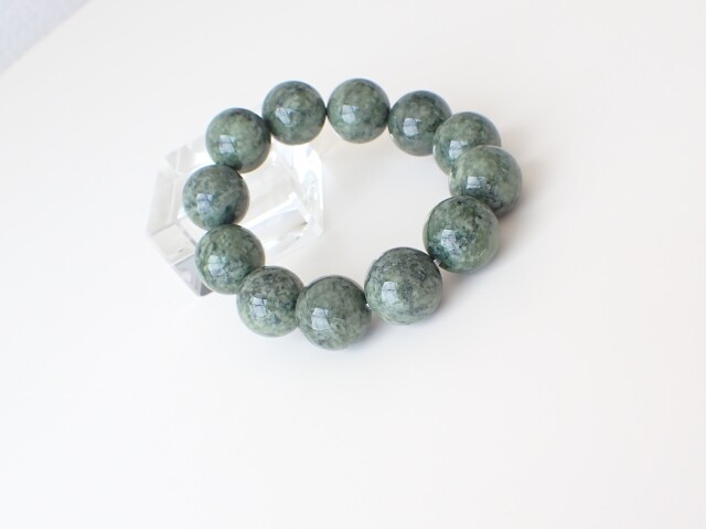 パイロクシナイトブレスレット