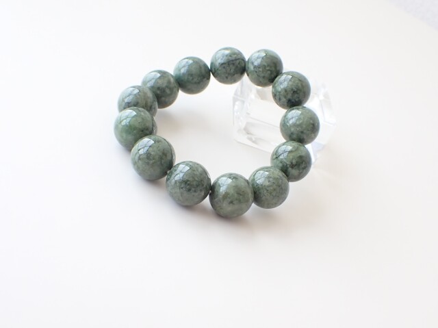 パイロクシナイトブレスレット