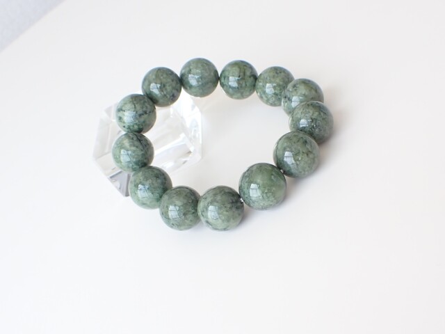 パイロクシナイトブレスレット