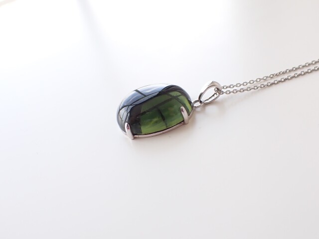 MA0436　モルダバイト　ペンダントトップ　☆宝石鑑別書付き☆