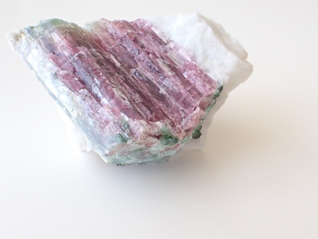 TA0357　トルマリン　原石　３２６ｇ