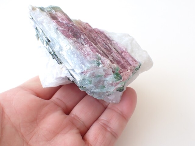 TA0357　トルマリン　原石　３２６ｇ