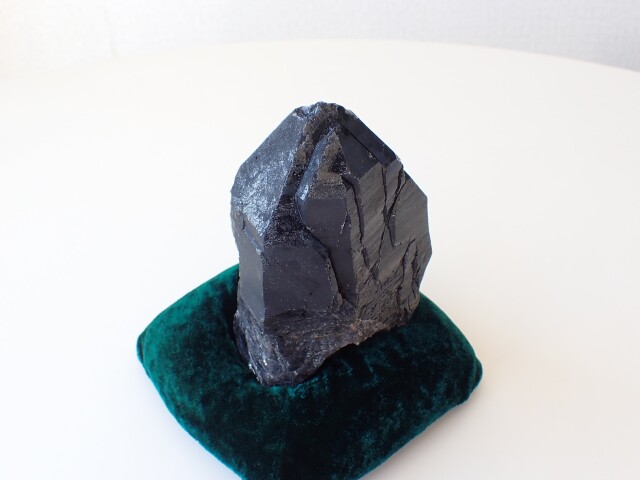 MB1132 チベット シャングリラ産 モリオン（黒水晶） 原石 553g