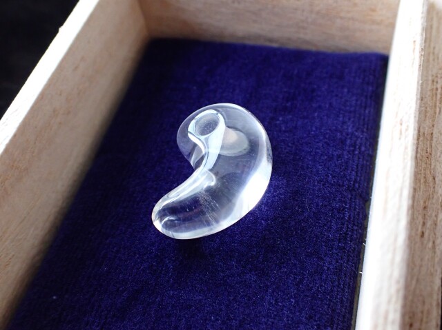 乙女鉱山産 水晶勾玉 73、5mm （水晶 国産 希少 一点もの