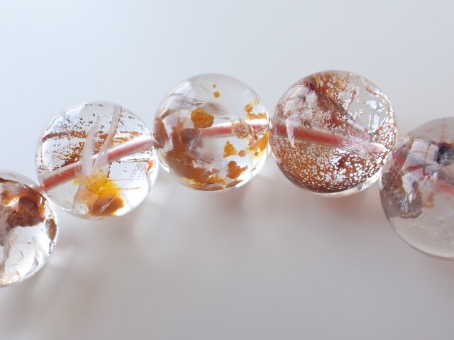 AB2625　☆珍品☆　マーカサイトインクォーツ　１４ｍｍ～１５ｍｍ　ブレスレット