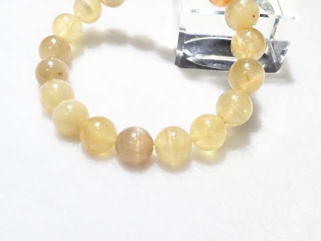 AB2447　【稀少】　タンザニア産　ゴールデンダンビュライト／キャッツアイ　１０ｍｍ～１０．８ｍｍ　ブレスレット　☆宝石鑑別書付き☆