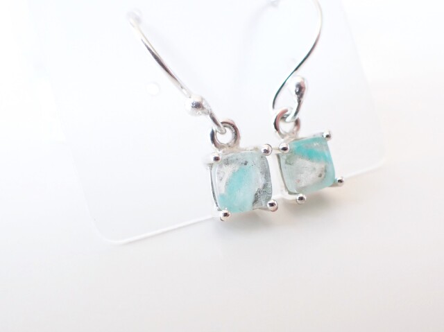 アホイトインクォーツピアス