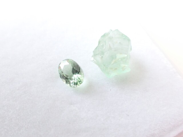 KN0008 【限定価格】 ミントコーネルピン ルース＆原石セット  