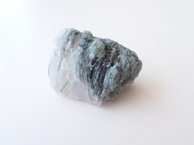 ZF0257 パキスタン産 ザギマウンテンクォーツ 原石 85．8g