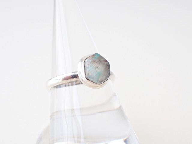 アホイトインクォーツリング