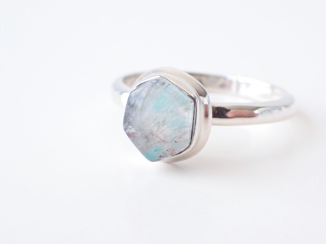 アホイトインクォーツリング