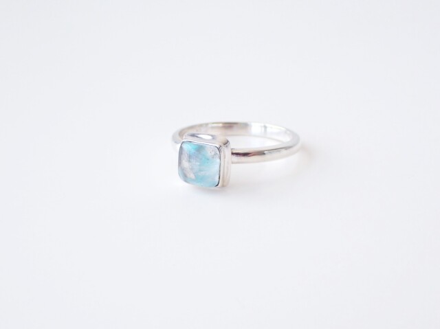 アホイトインクォーツリング