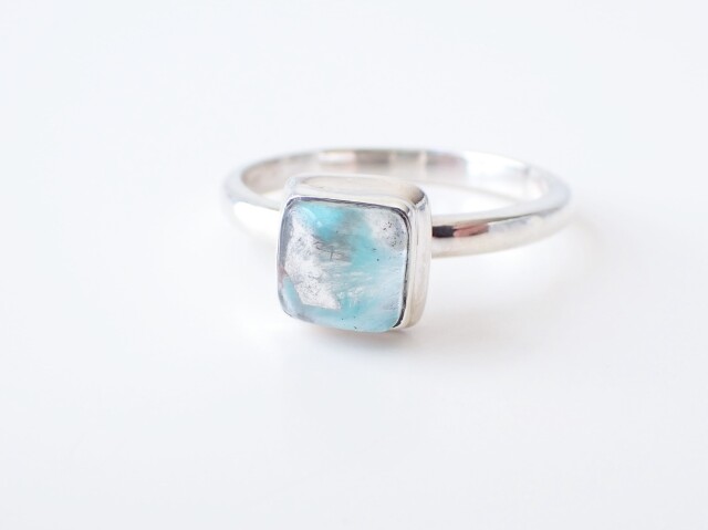 アホイトインクォーツリング