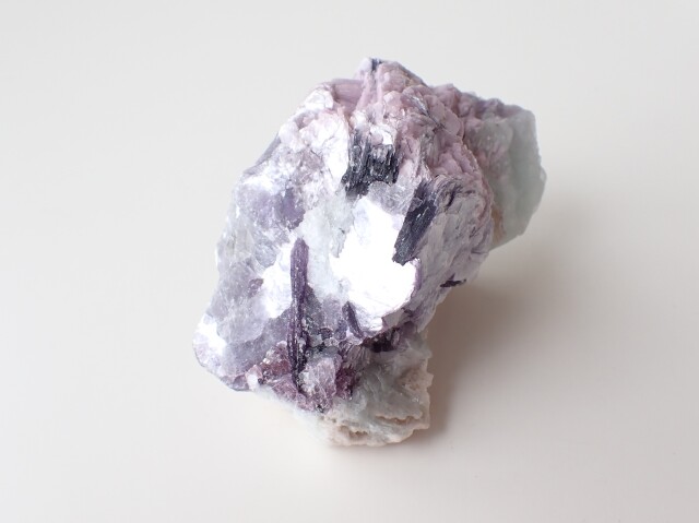 RD0064 レピドライト／アルバイト 原石 151．7g