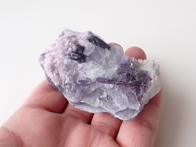 RD0064 レピドライト／アルバイト 原石 151．7g