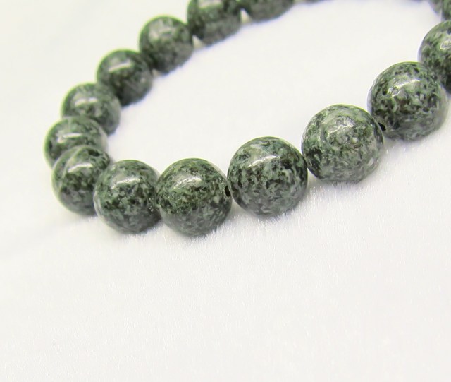 プレセリブルーストーン