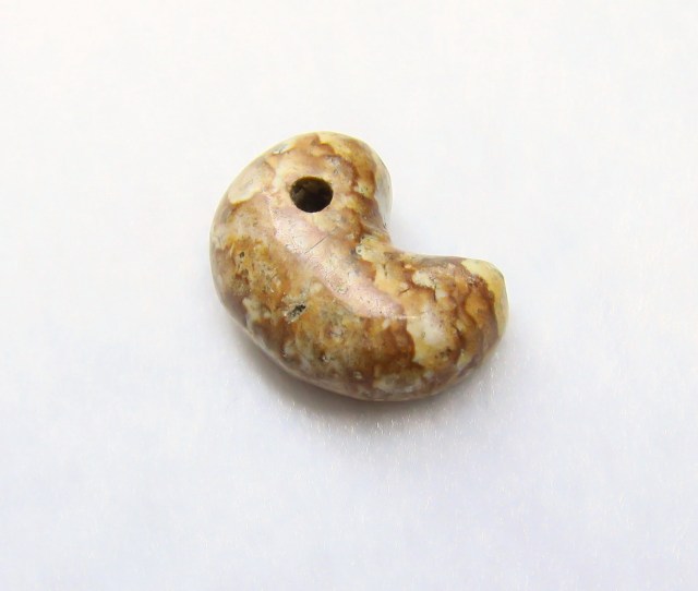 姫川薬石　勾玉