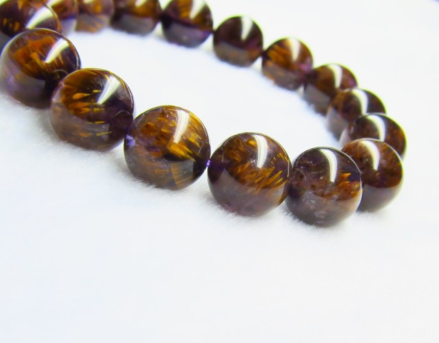 カコクセナイトインアメジスト