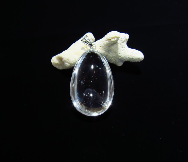 ブルーラダークォーツ