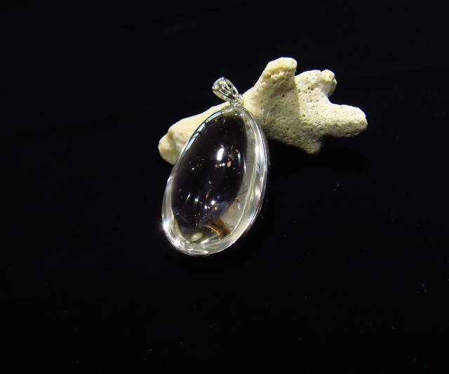 ブルーラダークォーツ