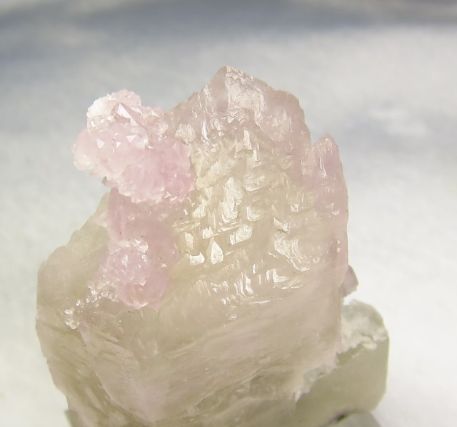 ローズクォーツ　結晶